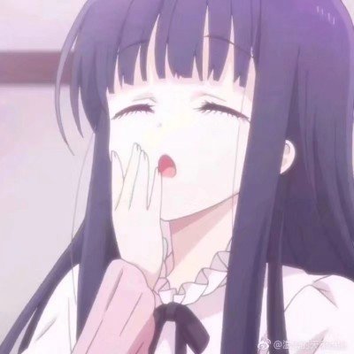 大巴被卡限高4米涵洞